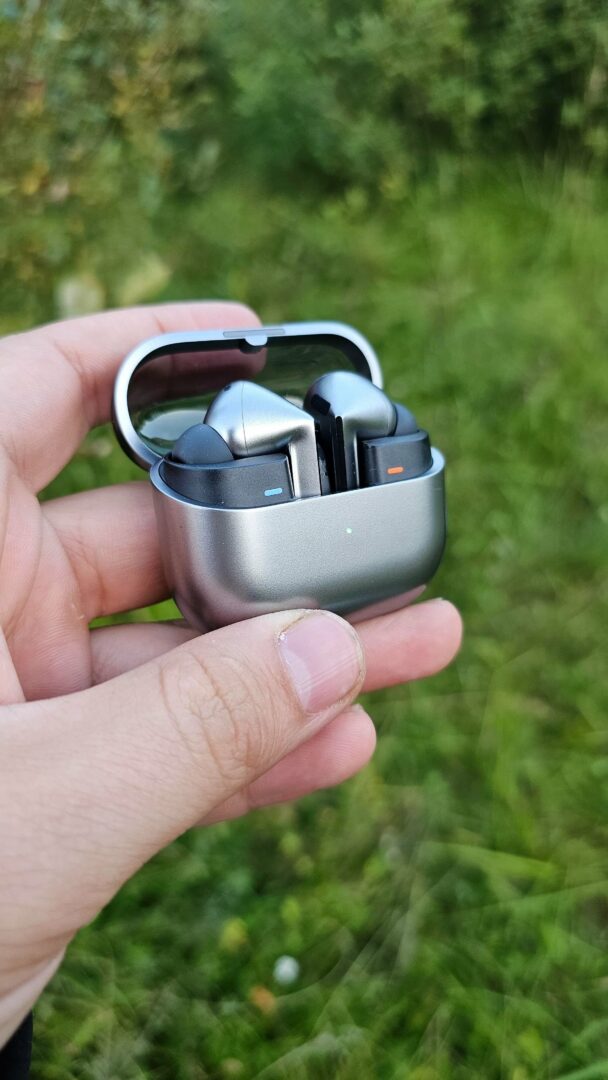 Samsung Galaxy Buds 3 FE aduc o autonomie superioară și un design fresh în culori elegante!