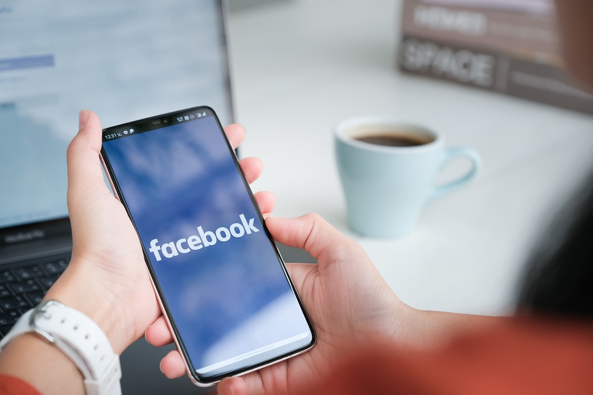 Elemente precum infinite scroll din Facebook și Instagram ar încălca legislația UE. Ce amendă riscă Meta