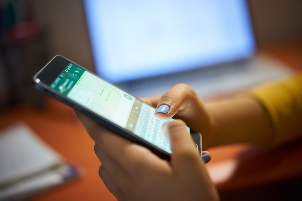 O nouă încercare de fraudă pe Facebook și WhatsApp. Escrocii vor datele personale