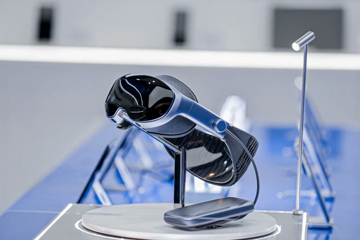 Explorare a viitorului cu casca de realitate mixtă și inovații AI în robotică