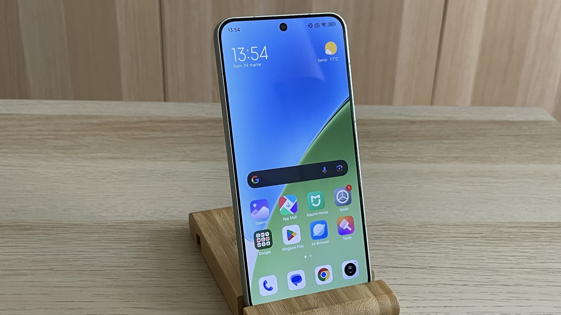 Cel Mai Bun Flagship Compact al Anului în România? Descoperă Performanța și Designul Premium!