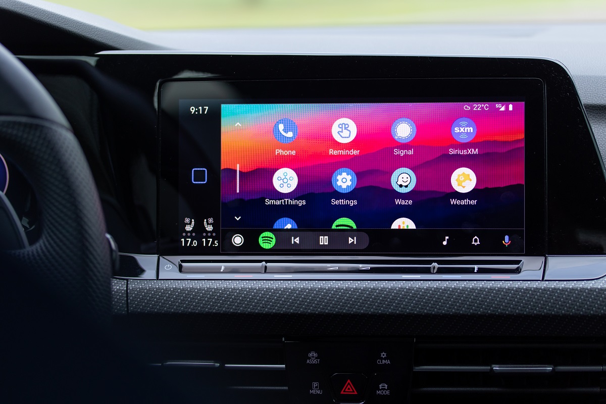 Android Auto 14.1 va aduce curând opțiunea de navigare web direct din mașină și extinde suportul pentru aplicații de browser și video