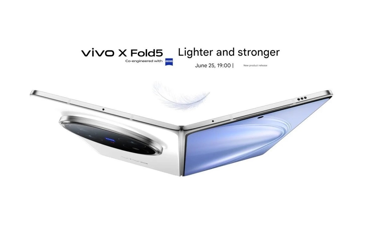  Cel mai ușor telefon pliabil cu performanțe de top și un design elegant în trei culori captivante.