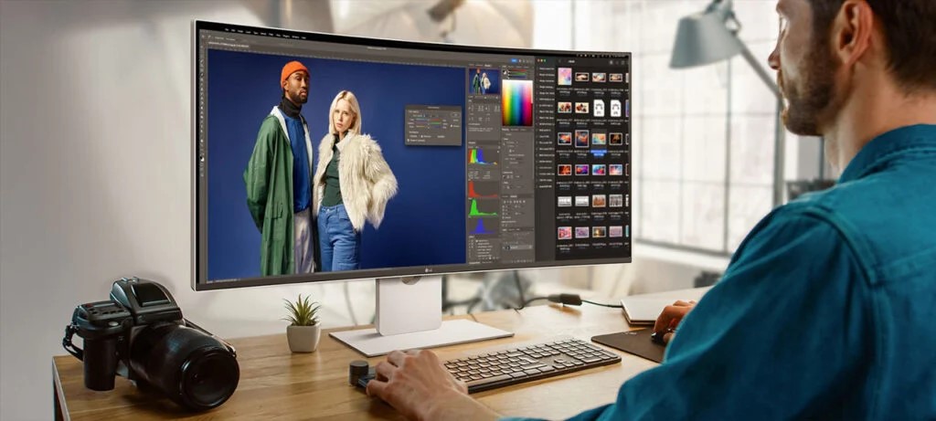 UltraFine 40U990A-W și 34BA75QE-B pentru multitasking excelent și conectivitate avansată.