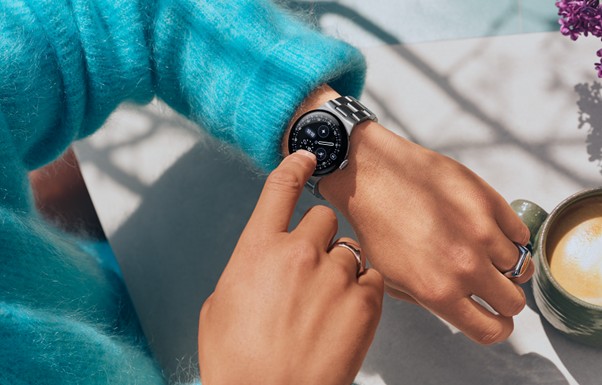 Design Inovativ, Funcții Avansate și Asistent AI! Află Prețul și Toate Detaliile Noulii Smartwatch de la Google!
