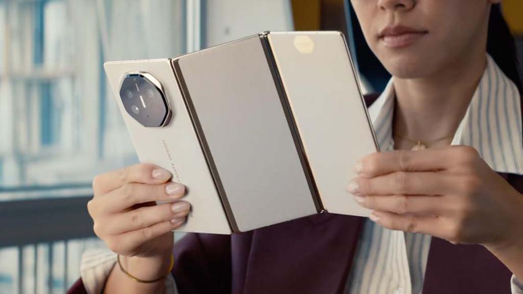 Ecran Revoluționar și Performanță Excepțională pentru Noua Era a Smartphone-urilor Pliabile