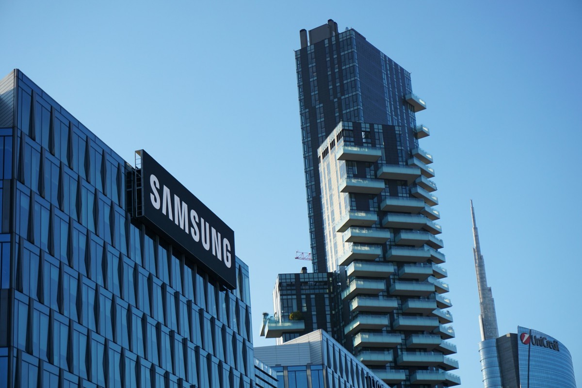 Samsung pregătește lansarea inovativului telefon cu dublă pliere, disponibil în noiembrie! Află toate detaliile surprinzătoare!