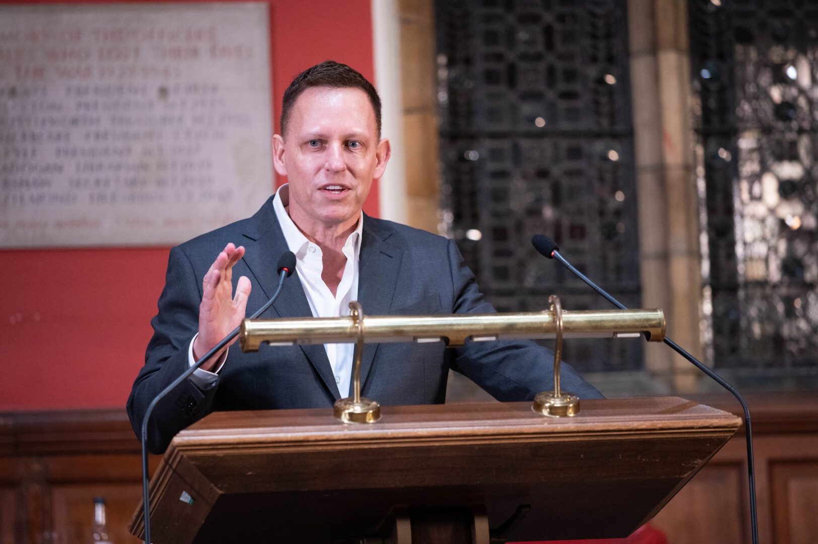 Prăbușirea haotică a societății secrete a mogulului tehnologic Peter Thiel destinată elitei globale