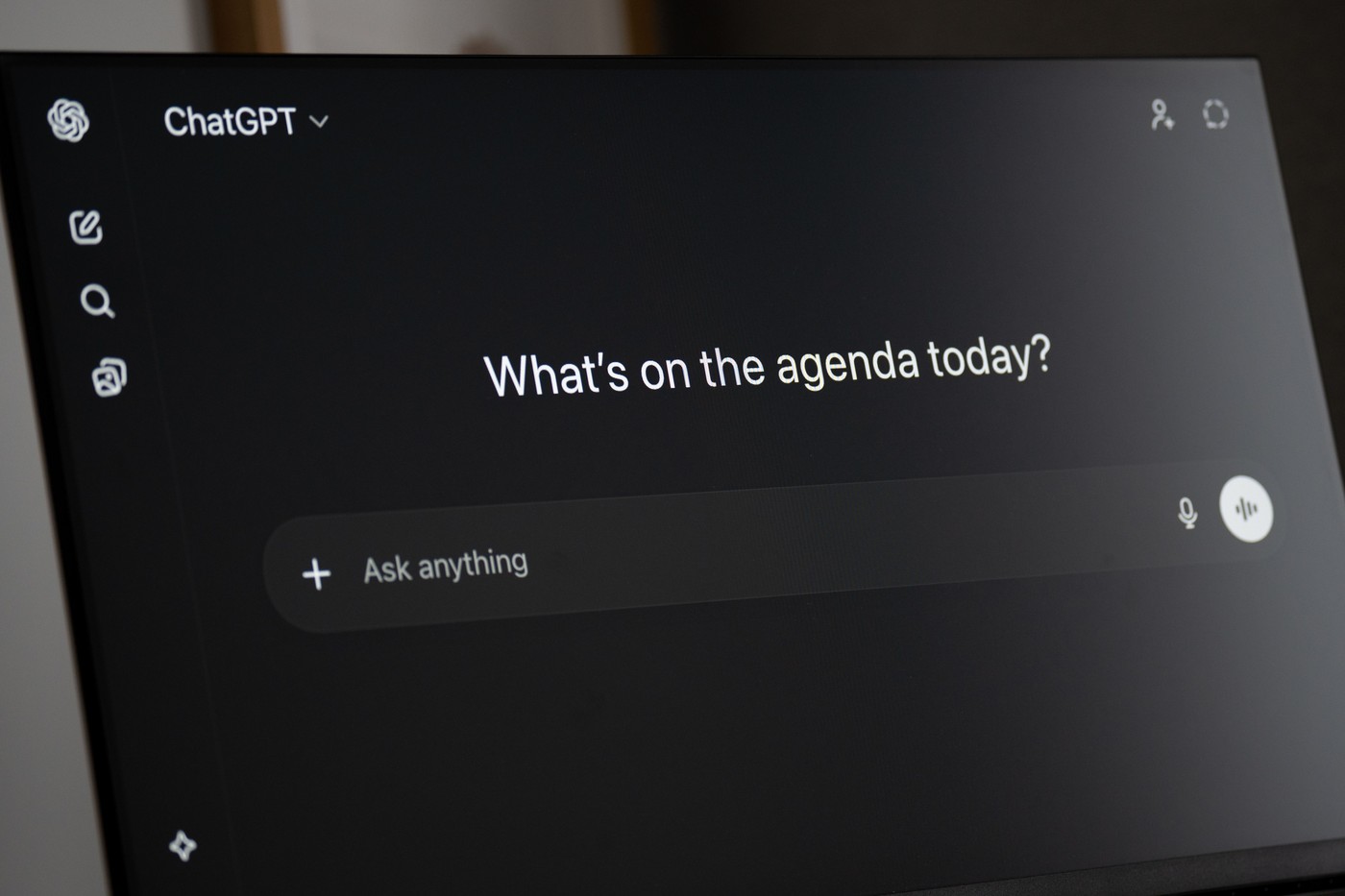 Dezinstalări software: Creștere de 295%, utilizatorii preferă claude
