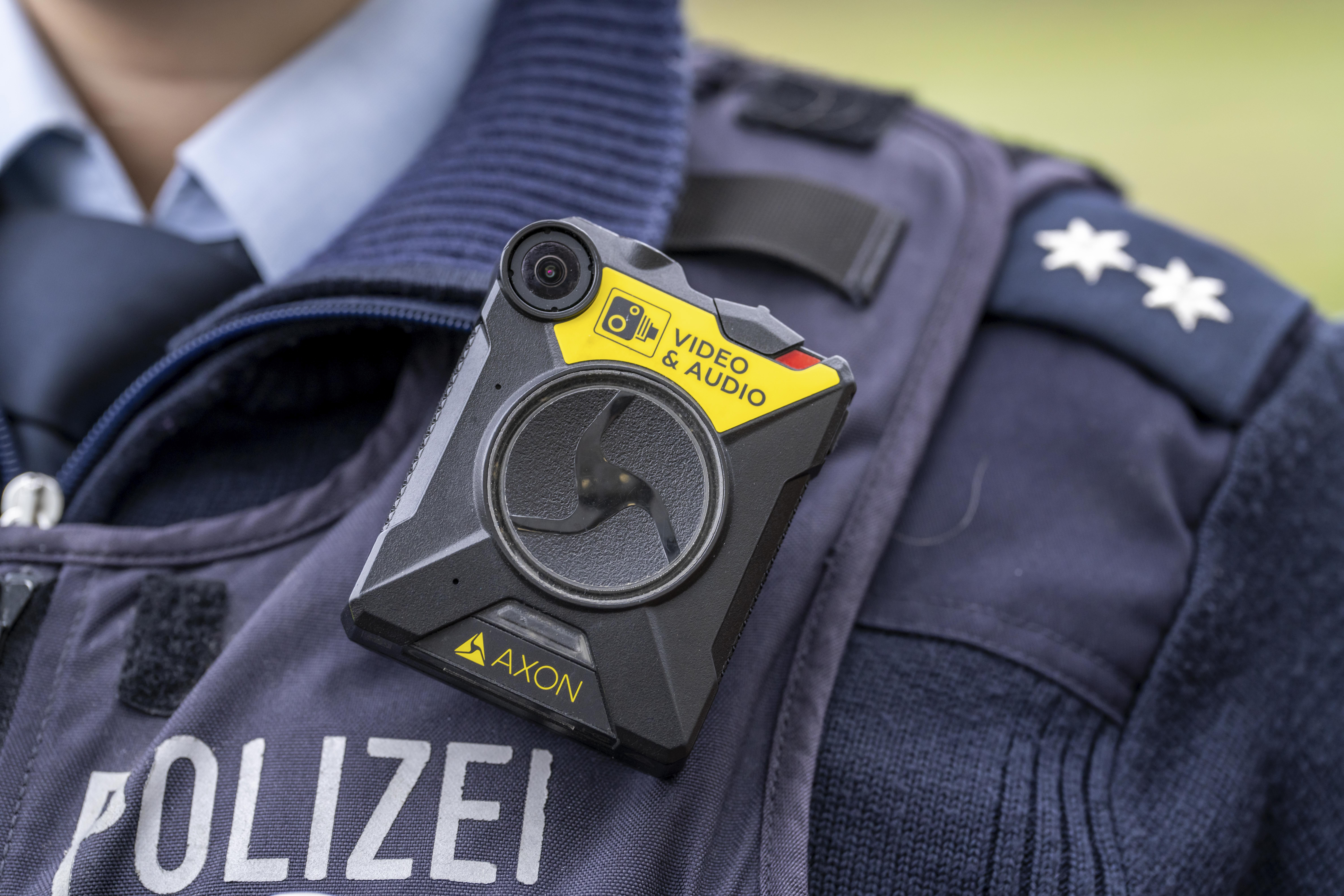 Poliția locală dintr-un municipiu se dotează cu bodycam-uri. Contract de peste 780.000 de lei