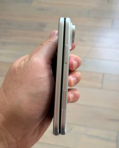 4-iphone-ultra-white-right-side-closed-0
