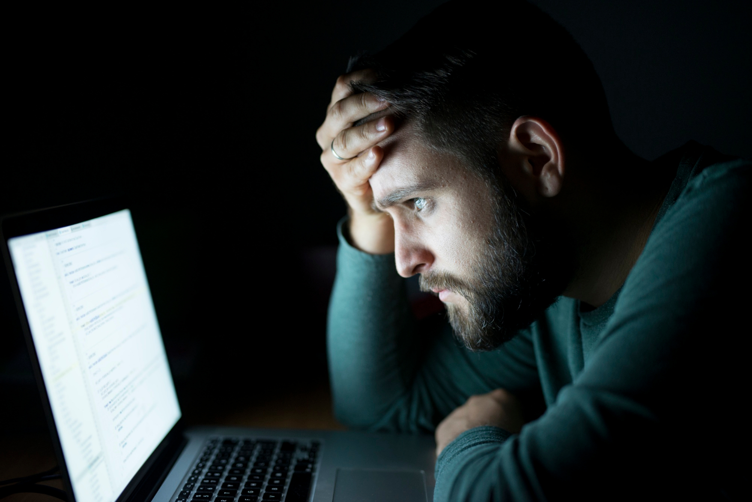 Ce trebuie să faci imediat dacă ai trimis bani unui escroc: pașii critici pentru a-ți recupera suma