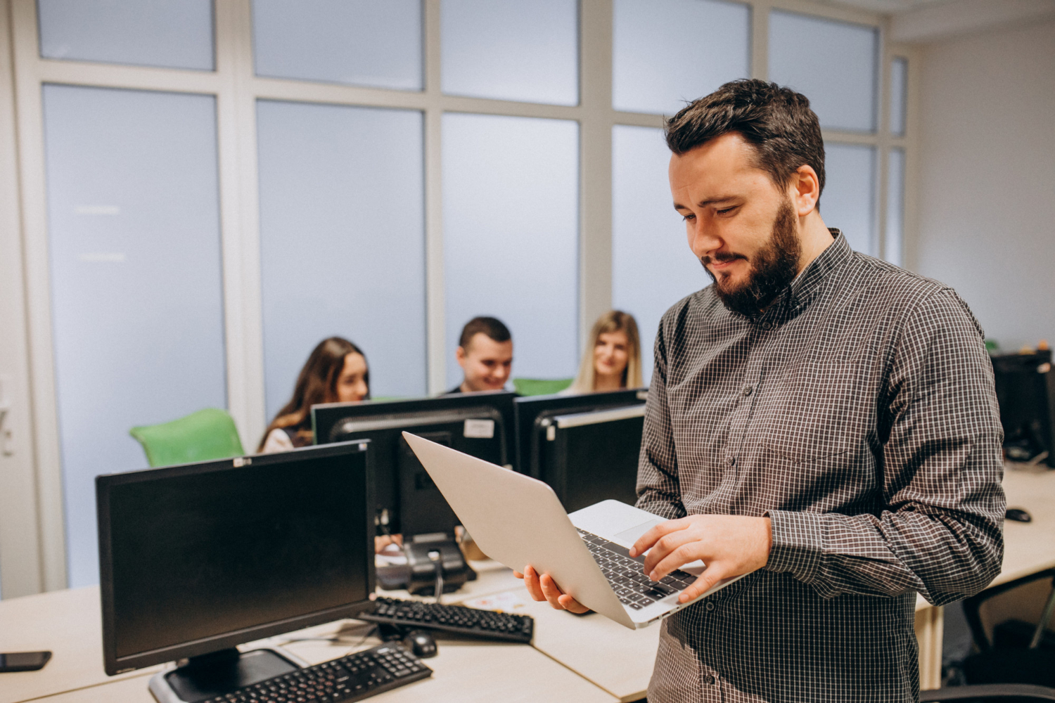 Ministrul interimar al Digitalizării, în contextul atacului de la ANCPI: Când experții de la stat au salarii de trei ori mai mici față de cei din privat, avem o problemă