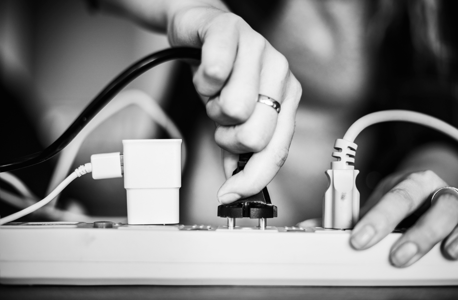Facturile la energie în 2025: Suedia conduce topul mondial al cheltuielilor, în timp ce Europa domină clasamentul costurilor. Cum stă România?