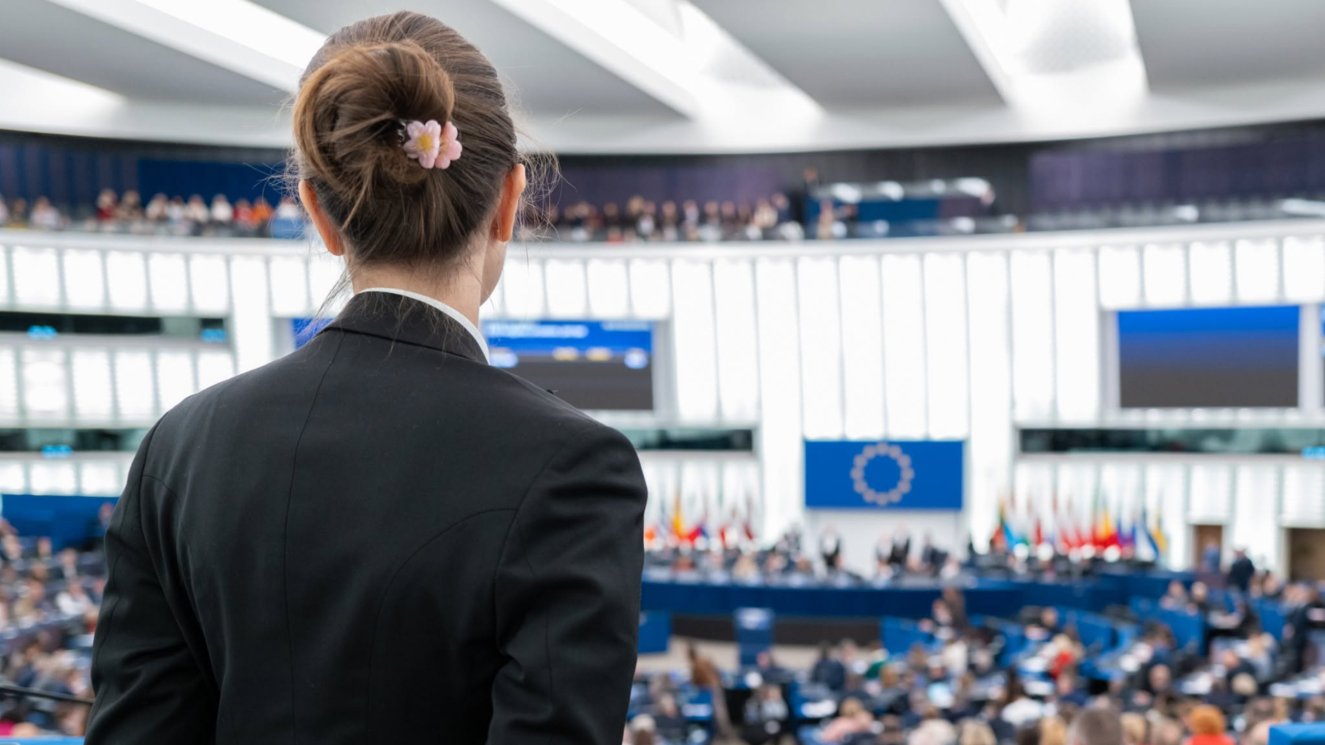 ANALIZĂ: Proiectul de lege „zombi” „Chat Control 1.0” a fost strecurat pe furiș prin Parlamentul European, permițând companiilor să scaneze datele utilizatorilor fără mandate