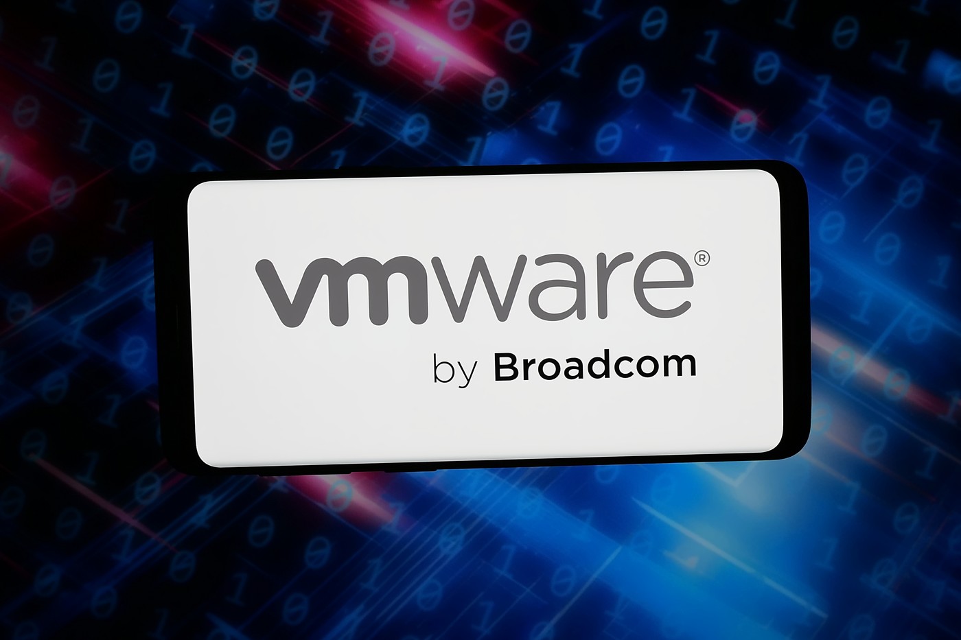 Alertă de securitate Broadcom: Vulnerabilități critice în produsele VMware le permit atacatorilor să preia controlul sistemelor
