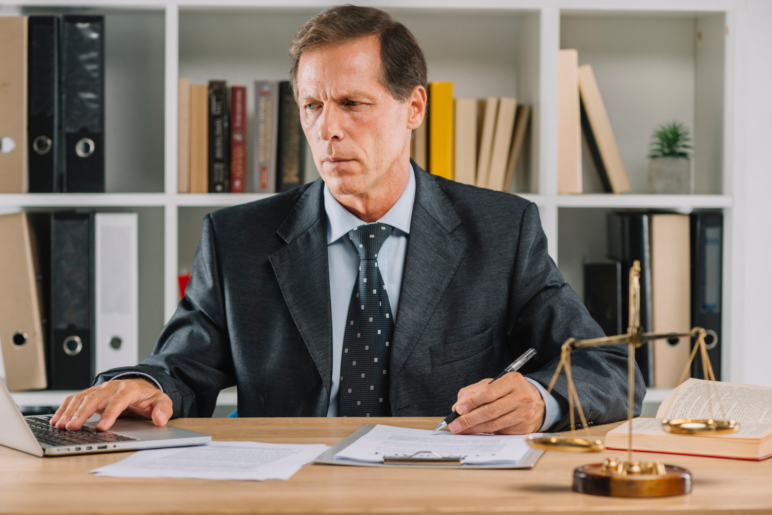 Digitalizarea profesiei de avocat face un pas decisiv: Investiție de până la 17,69 mil. de lei pentru lansarea platformei eUNBR
