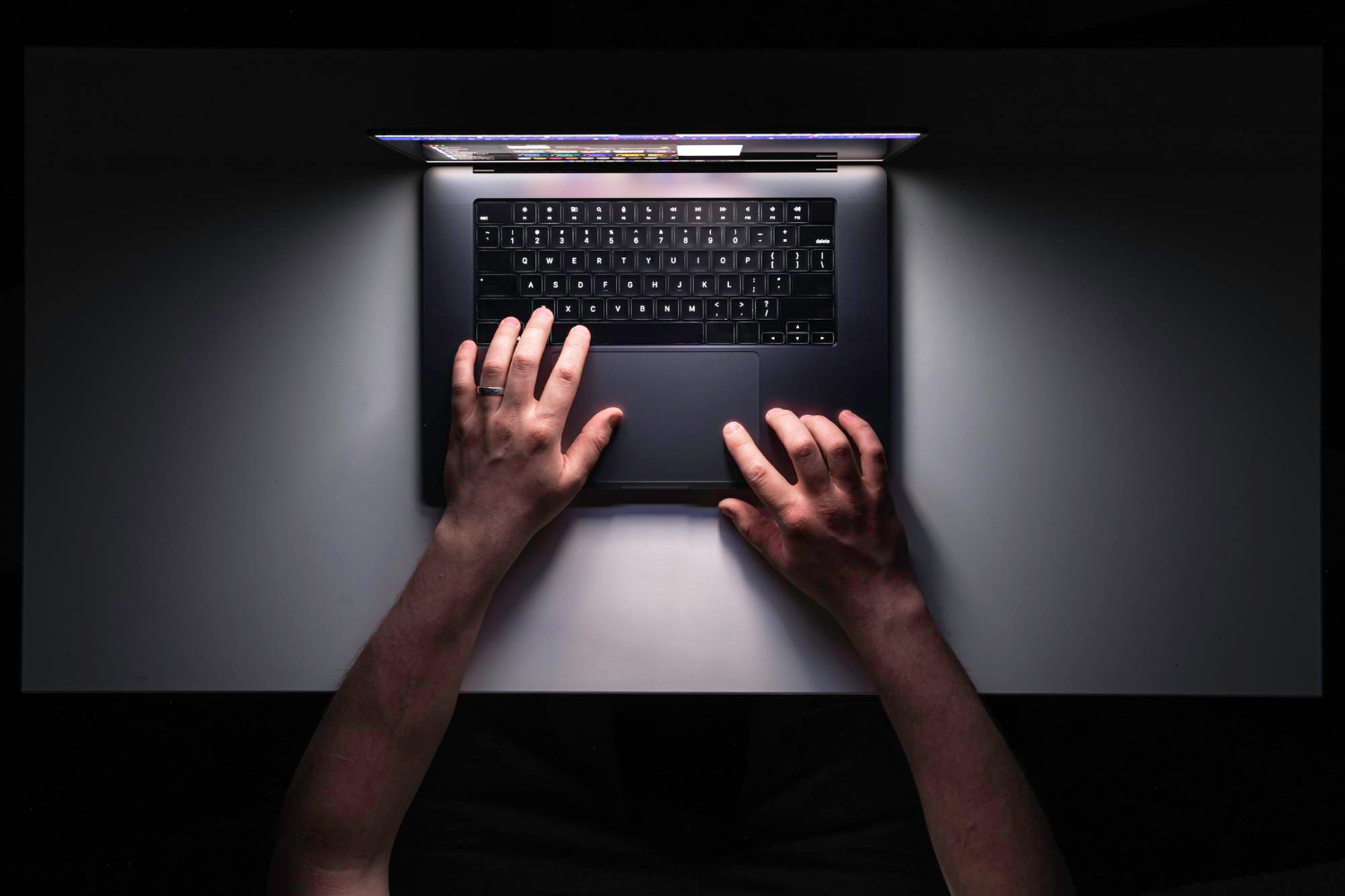 Poliția Română investește peste 15 milioane de lei într-o platformă de investigații pentru combaterea infracțiunilor din Darknet
