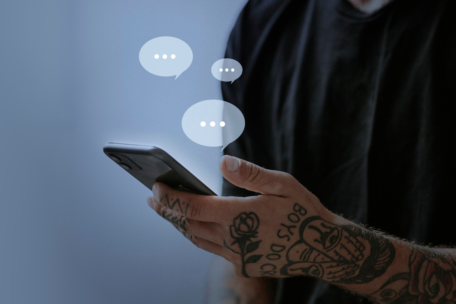Avertisment ANCOM privind fraudele prin SMS și e-mail: Cum să evitați capcanele livrărilor false și coletelor cu ramburs
