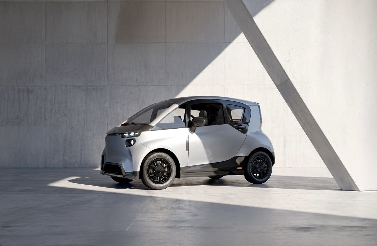 Un nou microcar electric vrea să rivalizeze cu modelele chinezești. Are un preț surprinzător și o construcție neobișnuită