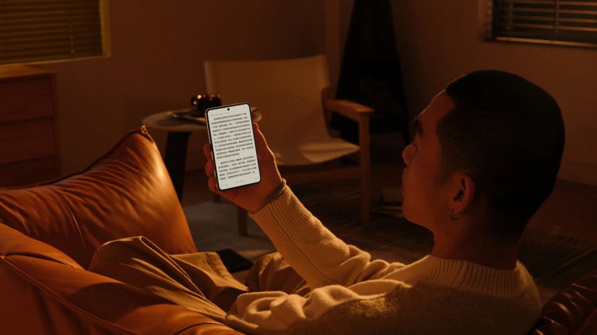 Huawei ar putea lansa în septembrie un telefon cu ecran lat și design nepliabil. Care ar putea fi prețul?
