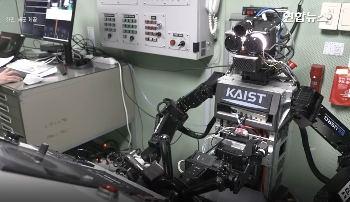 Robotul umanoid PIBOT preia cârma navelor de luptă: Soluția Coreei de Sud pentru criza acută de recruți