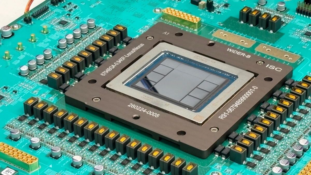 OpenAI își arată noul cip AI și atacă Nvidia pe un punct sensibil. Jalapeño promite performanță mai mare cu un consum redus