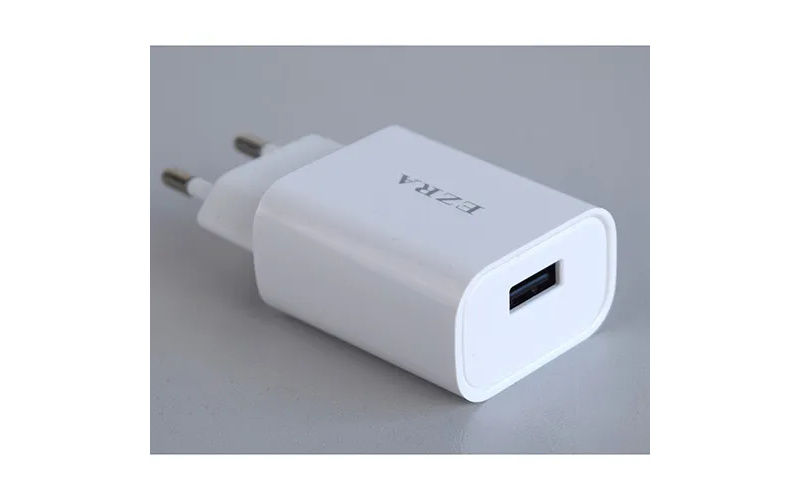 Avertisment: încărcătorul chinezesc EZRA „2 in 1 Charging Set” este retras de urgență de pe piață! Risc grav de șoc electric