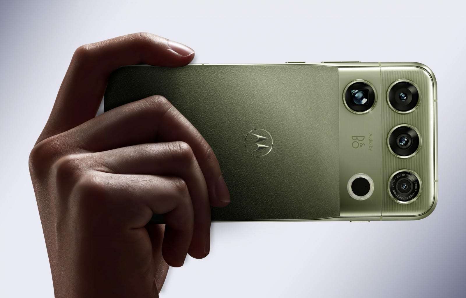 Motorola Signature 27 debutează la Snapdragon Summit, cu procesor Snapdragon 8 Elite Extreme Gen 6