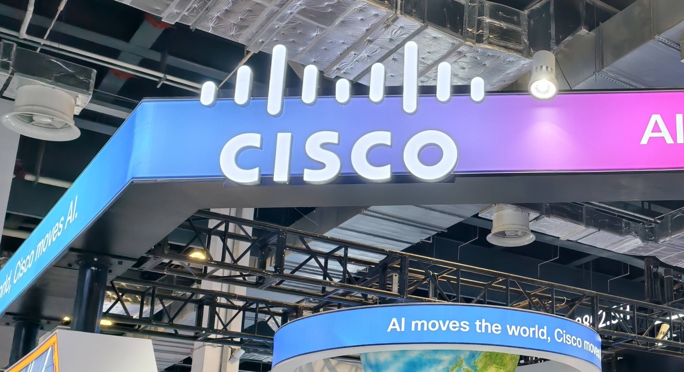 O breșă critică în echipamentele Cisco este atacată activ de hackeri
