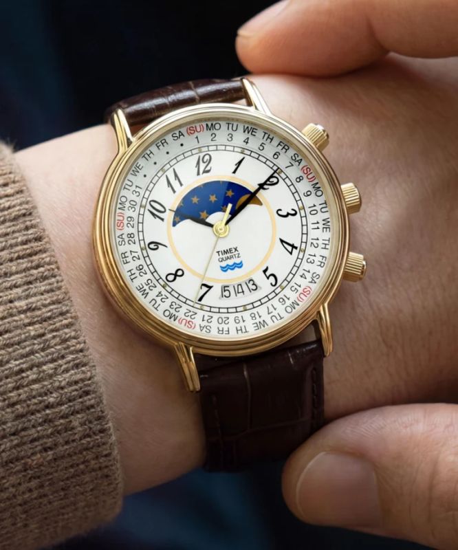 Timex readuce în colecția sa un model neobișnuit din anii ’90. Combină afișarea fazelor Lunii cu un calendar operat manual 2