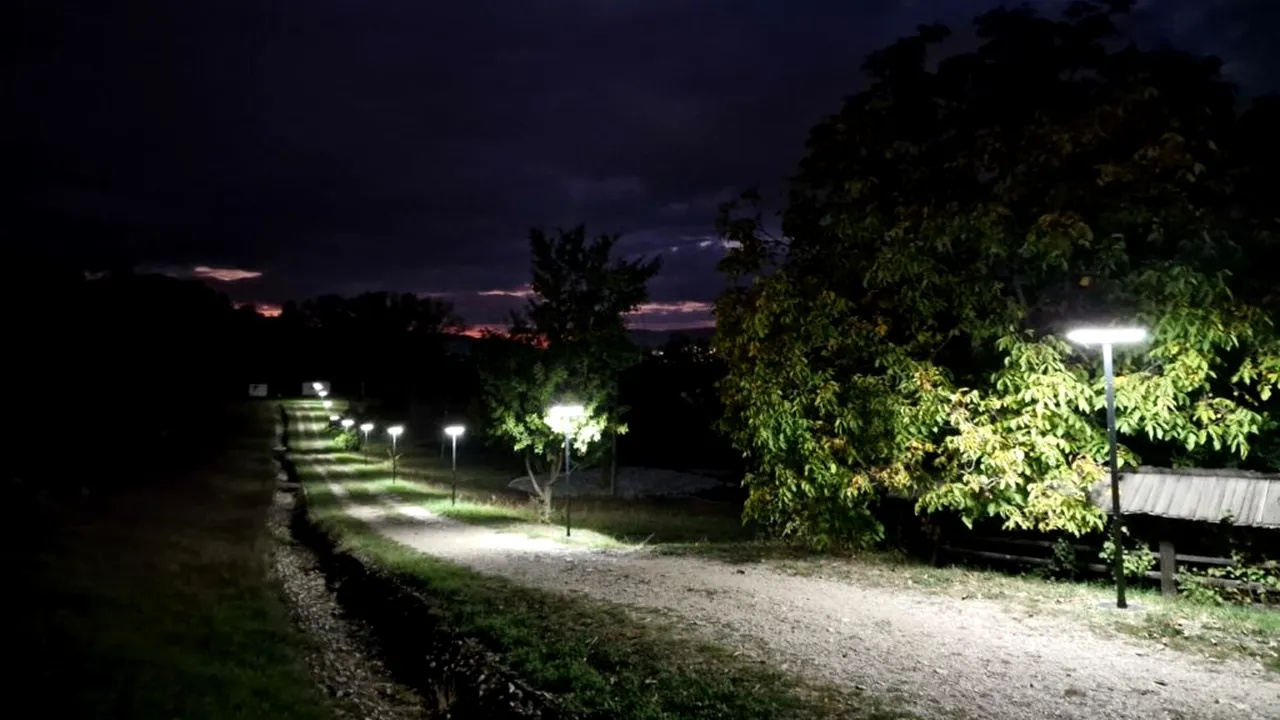 Primul muzeu în aer liber din România trece la iluminatul solar. Cât a costat sistemul fotovoltaic