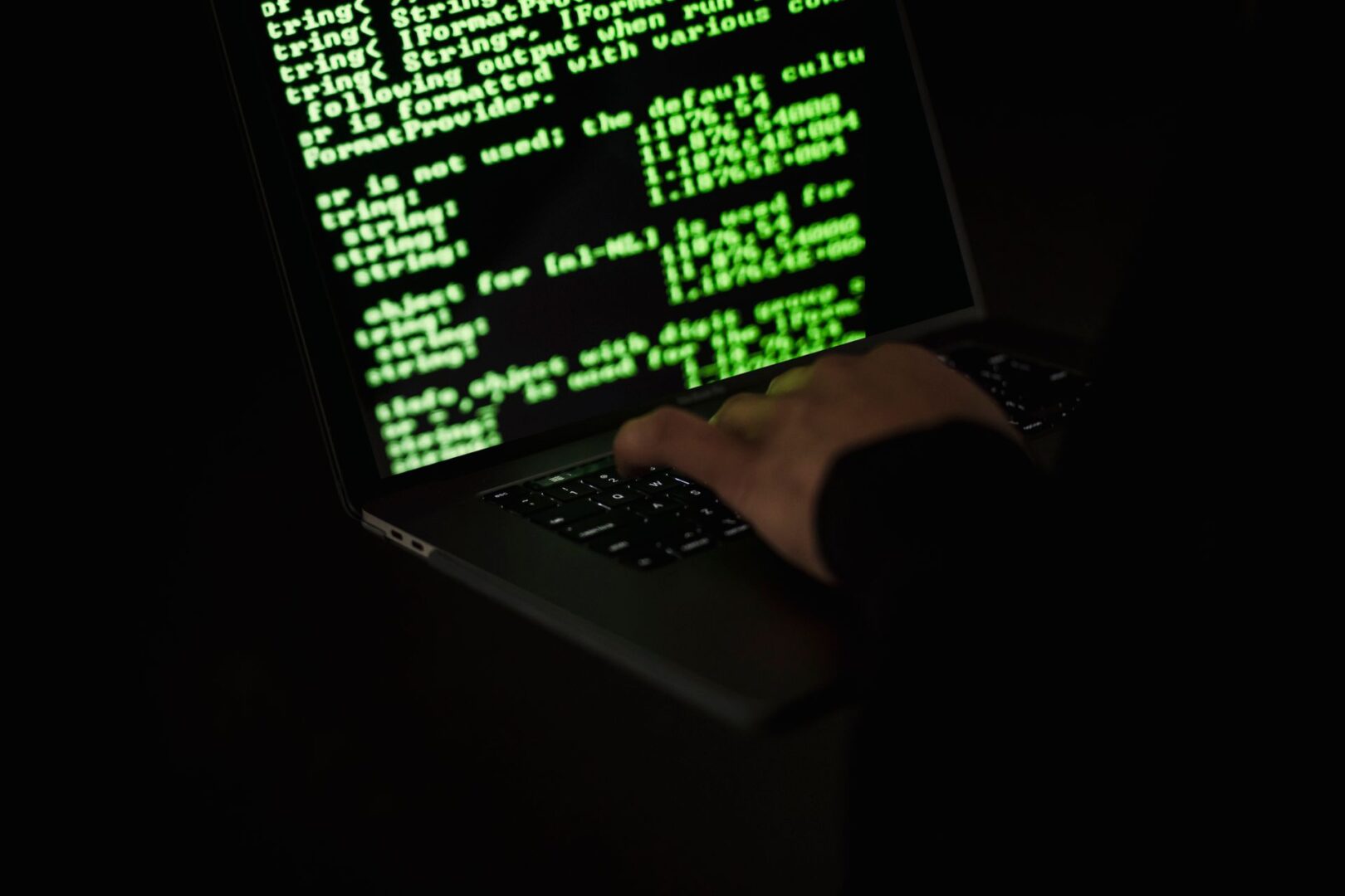 EXCLUSIV | Antoine Leblais, Foyer Group, despre situația actuală din securitatea cibernetică: Accesul la AI este ca „a pune butonul bombei nucleare în mâinile unui copil”. Ameninț…