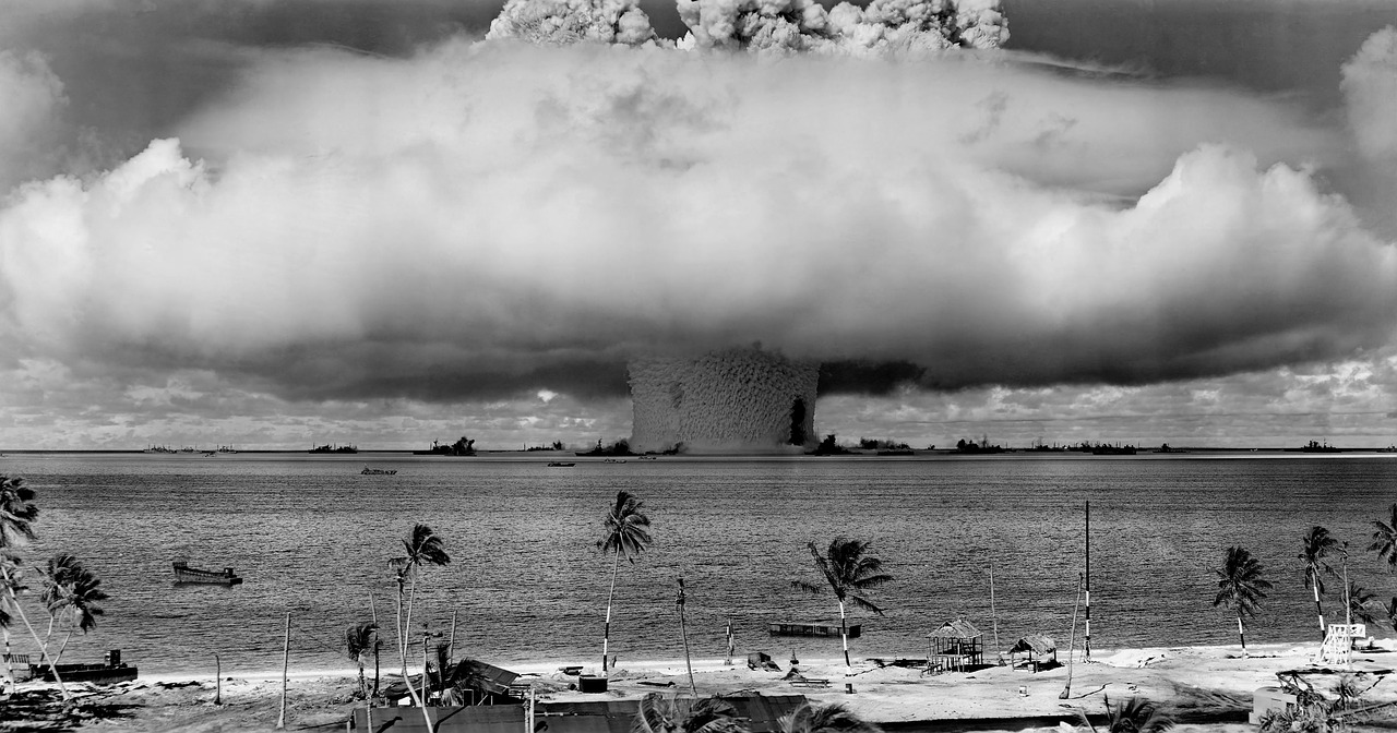Raport: Războiul nuclear și folosirea abuzivă a inteligenței artificiale, printre riscurile care pot amenința existența omenirii până în 2100