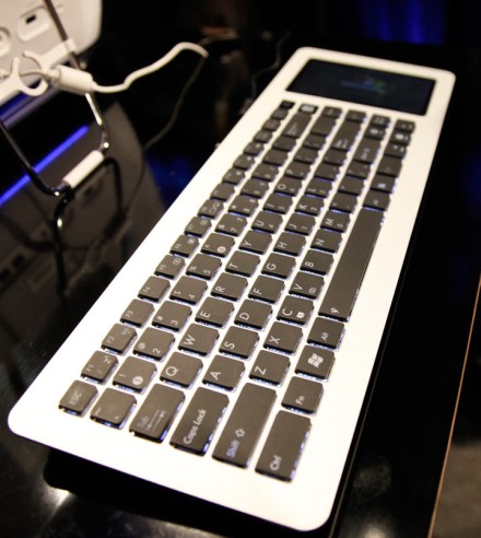 Eee Keyboard - un PC intr-o tastatura