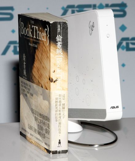 Asus Eee Box – subţire, ieftin şi cu Intel Atom Asus Eee Box – subţire, ieftin şi cu Intel Atom