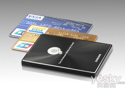 HDD-ul extern de 120 GB cat un card de credit HDD-ul extern de 120 GB cat un card de credit