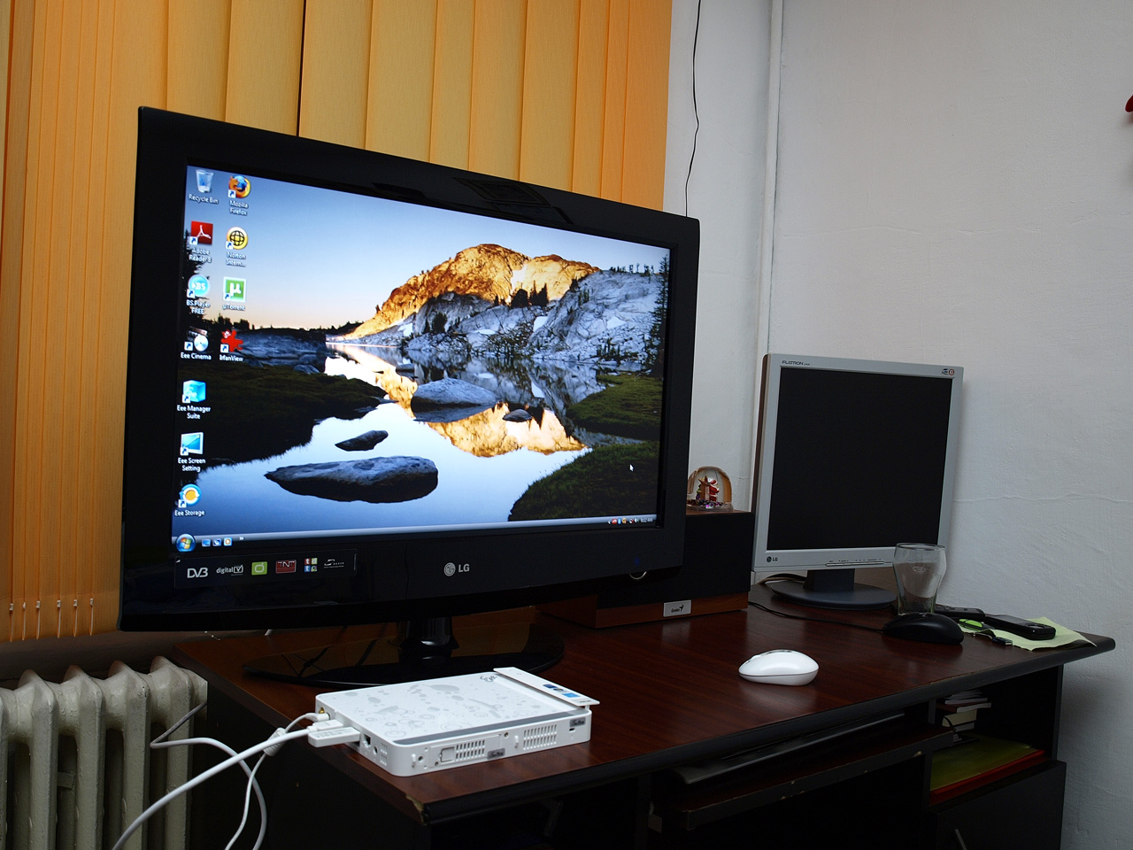 Asus Eee Box pe TV