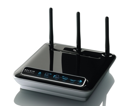 Router Belkin cu suport 802.11n Draft - trei antene pentru MIMO Router Belkin cu suport 802.11n Draft - trei antene pentru MIMO