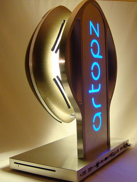 Un netbox performant, cu unitate optică