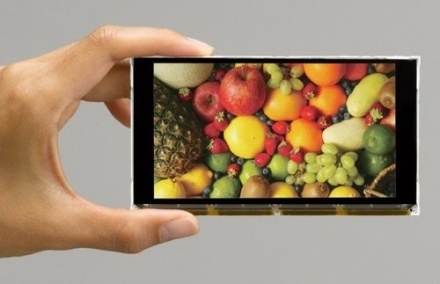 Ecran de 4.8" full HD - obţinut prin tehnologia HAST