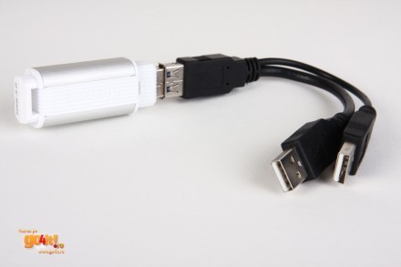 Cablul adaptor pentru conectarea la portul USB 2.0