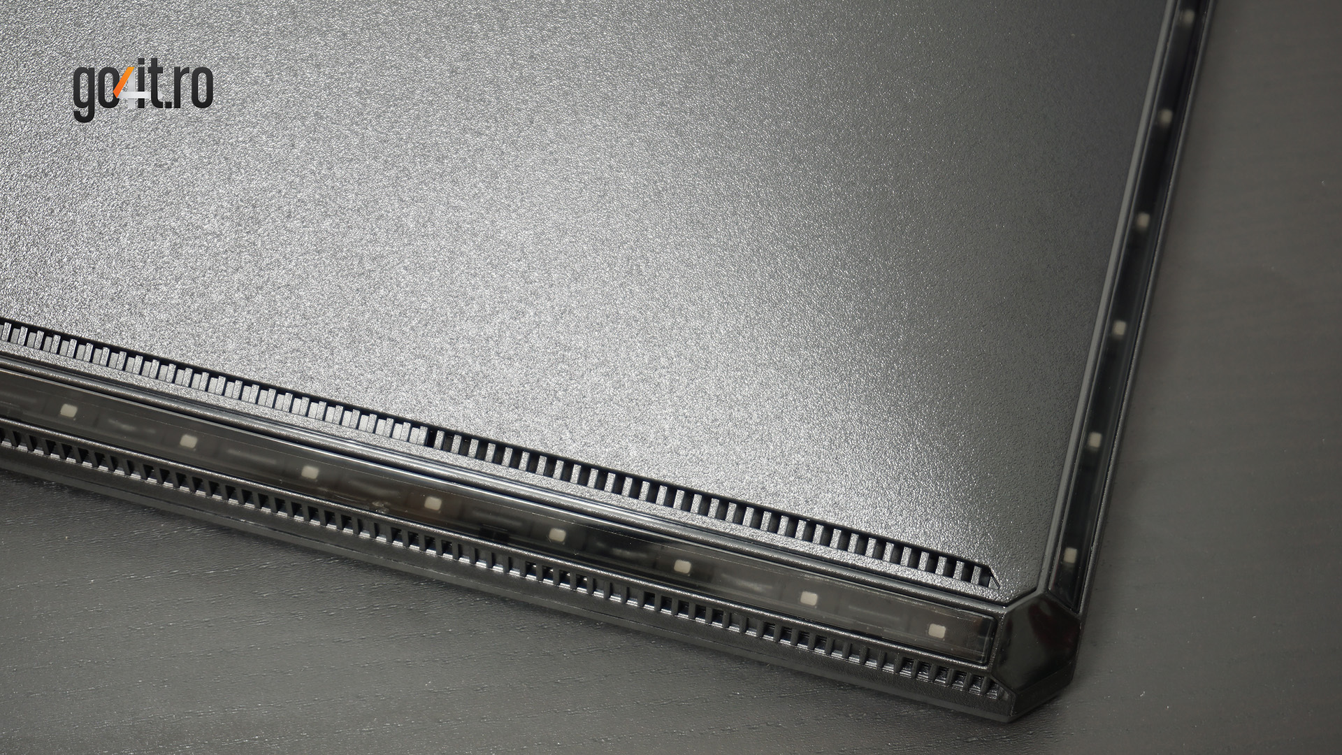 ASUS CG32UQ