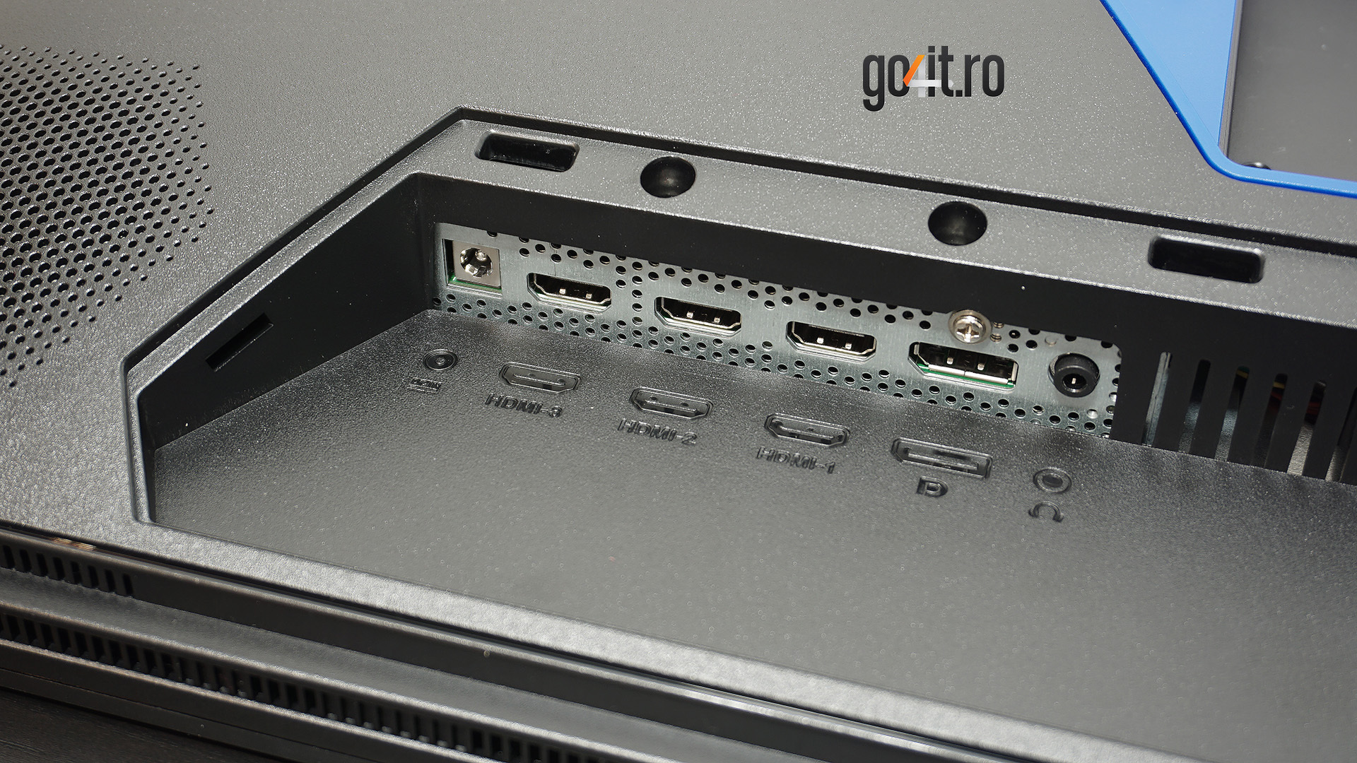 ASUS CG32UQ