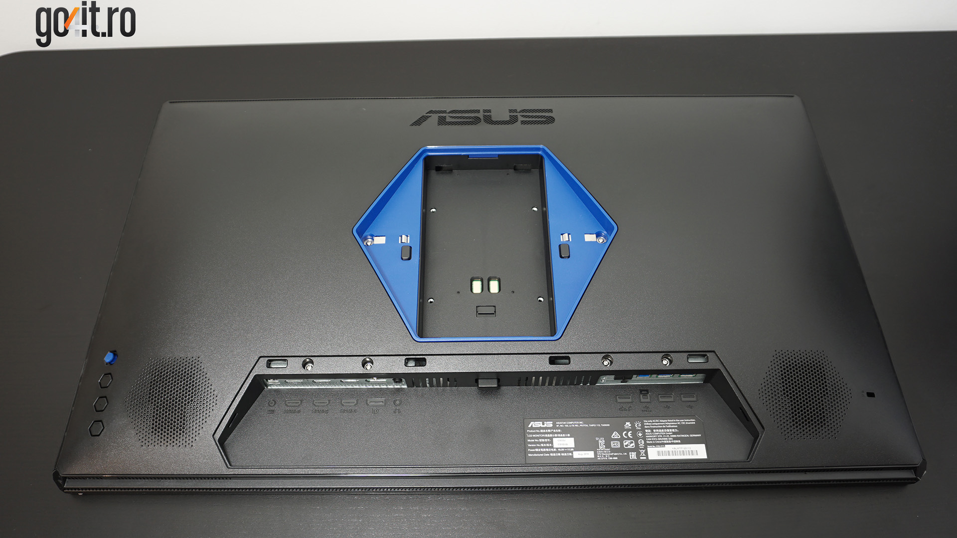 ASUS CG32UQ
