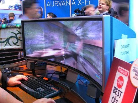 Monitorul panoramic de la Alienware