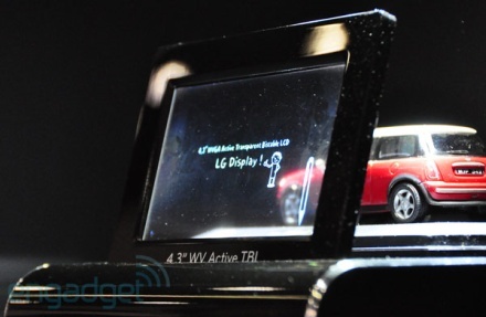 Afişaj LCD transparent, monocrom şi bistabil