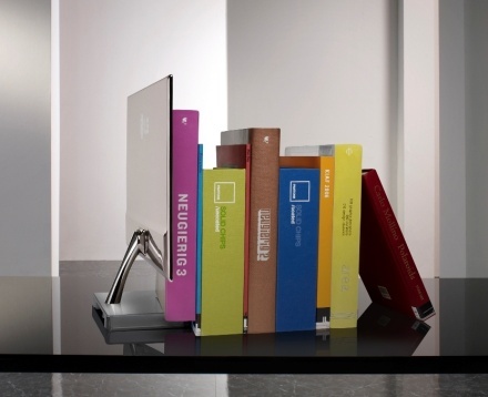 LG E2290 - suprafeţe lucioase