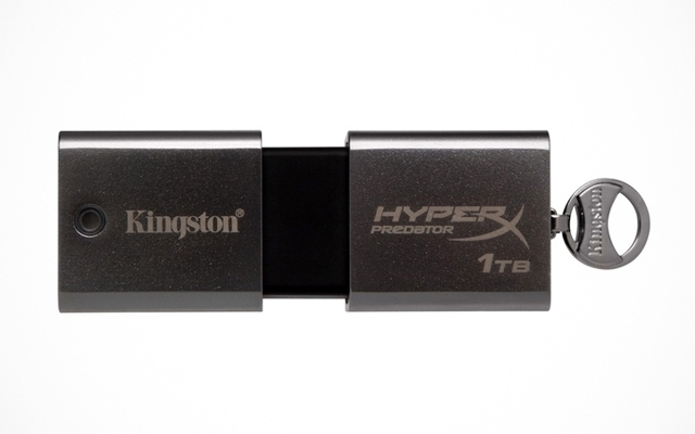 Stick-ul USB 3.0 cu capacitate de 1 TB Stick-ul USB 3.0 cu capacitate de 1 TB