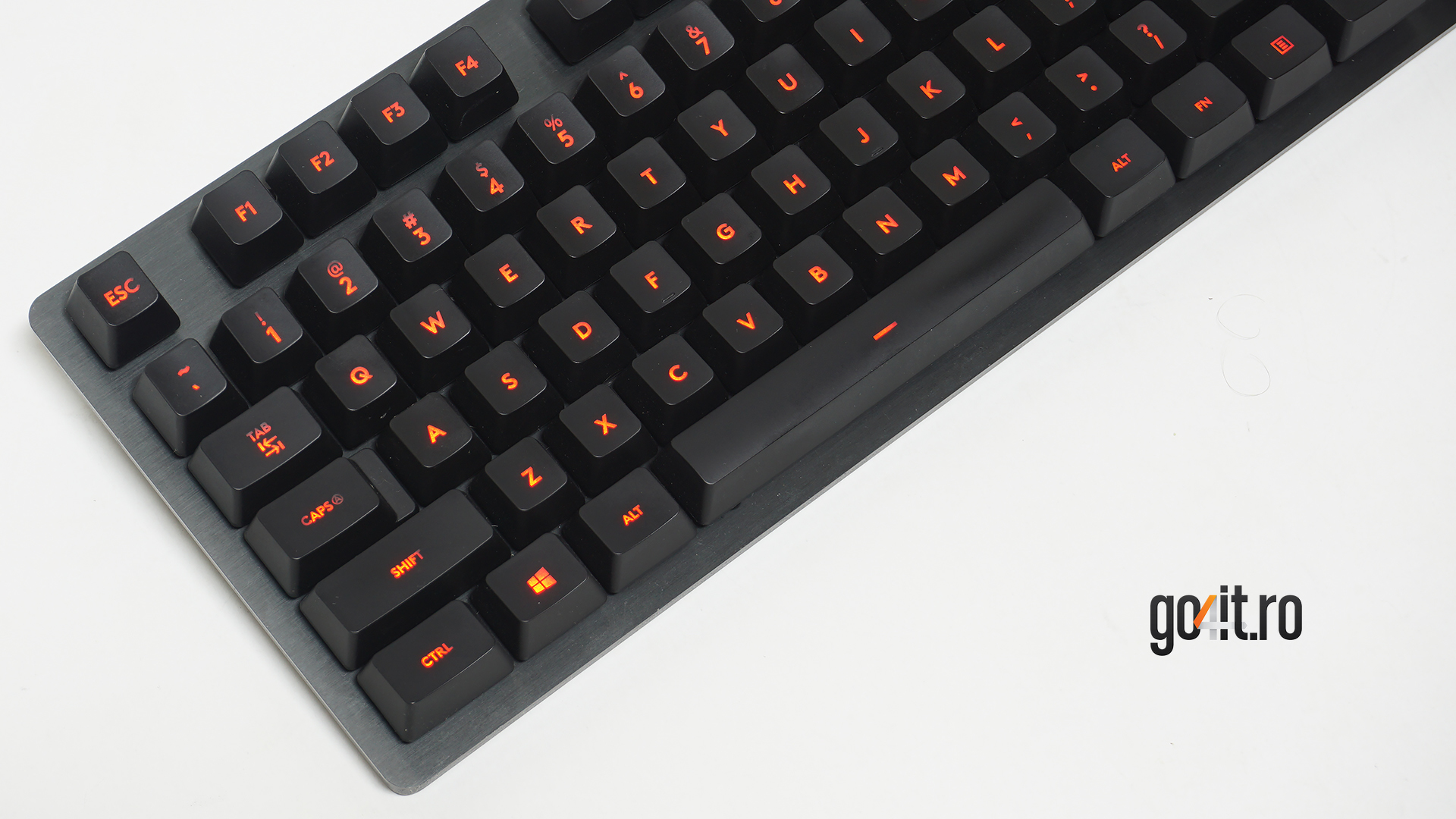 Logitech G413
